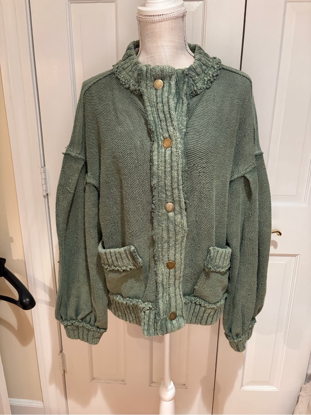 Free People Cute in this Cardi. NWT. Size M - Picture 5 of 11